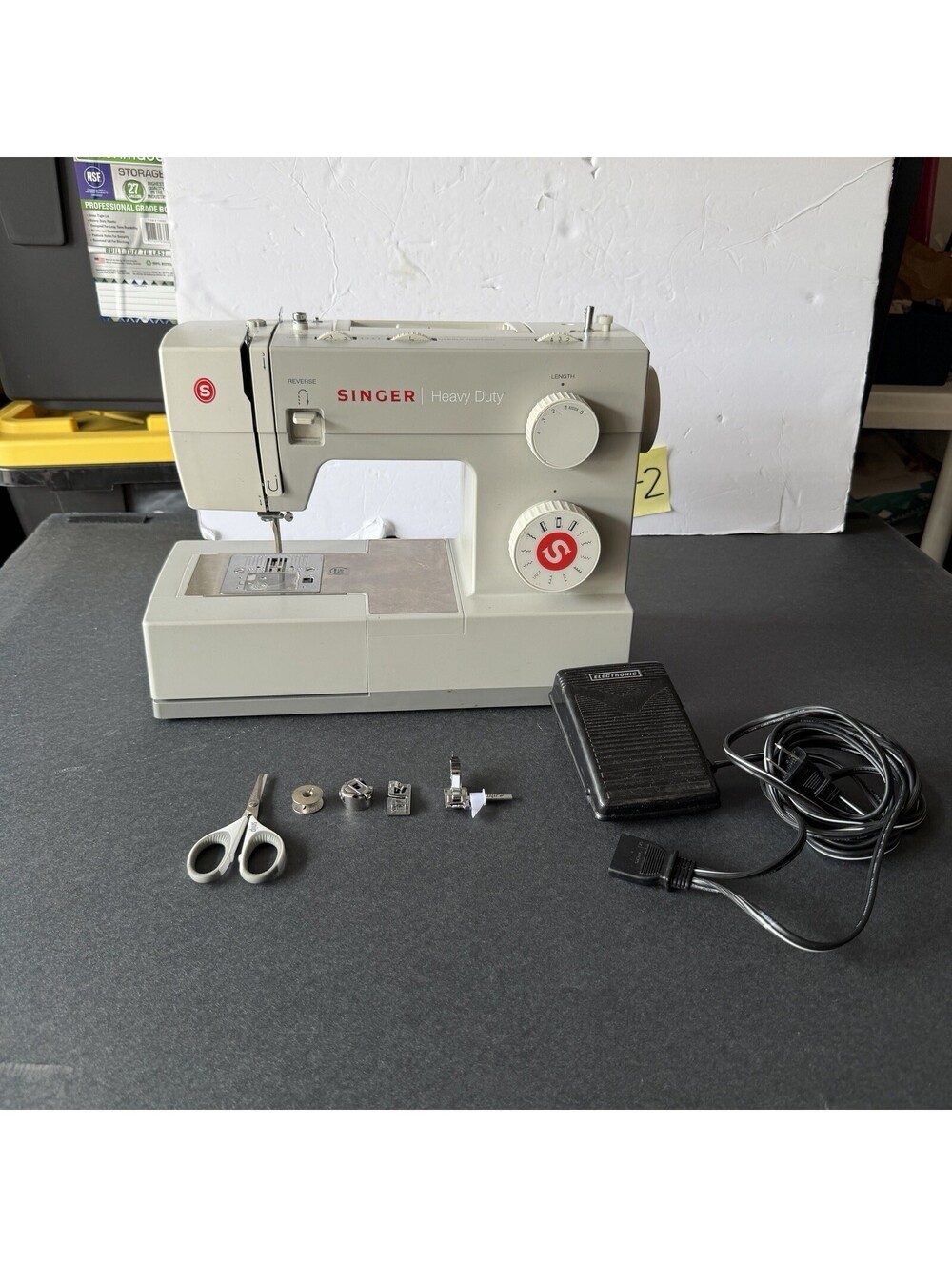 Singer Heavy Duty 4411 Sewing Machine w Foot Pedal Accessories B-2